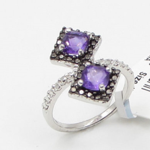 Jewelry - silver amyethyst and genuine diamond ring